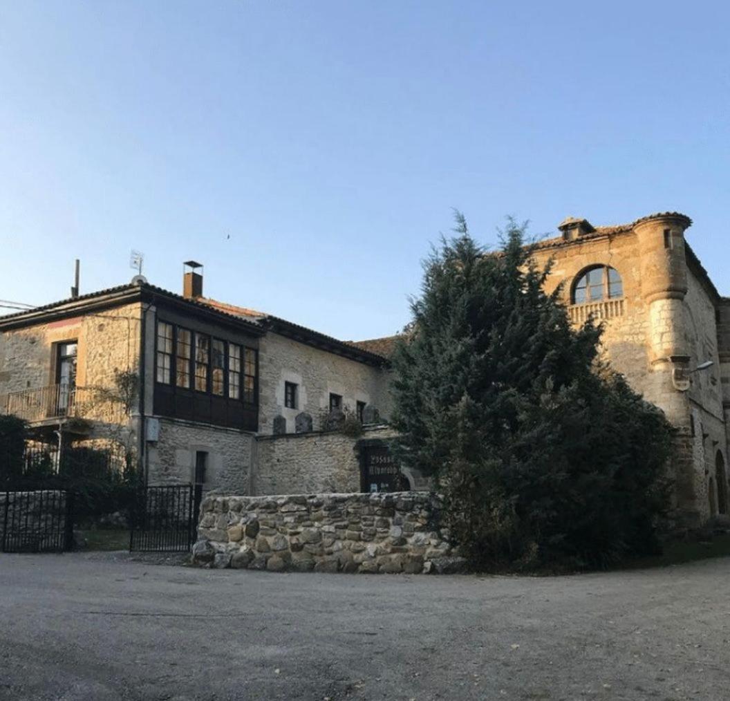 Palacio De Los Alvarado En Las Merindades El Ribero Luaran gambar
