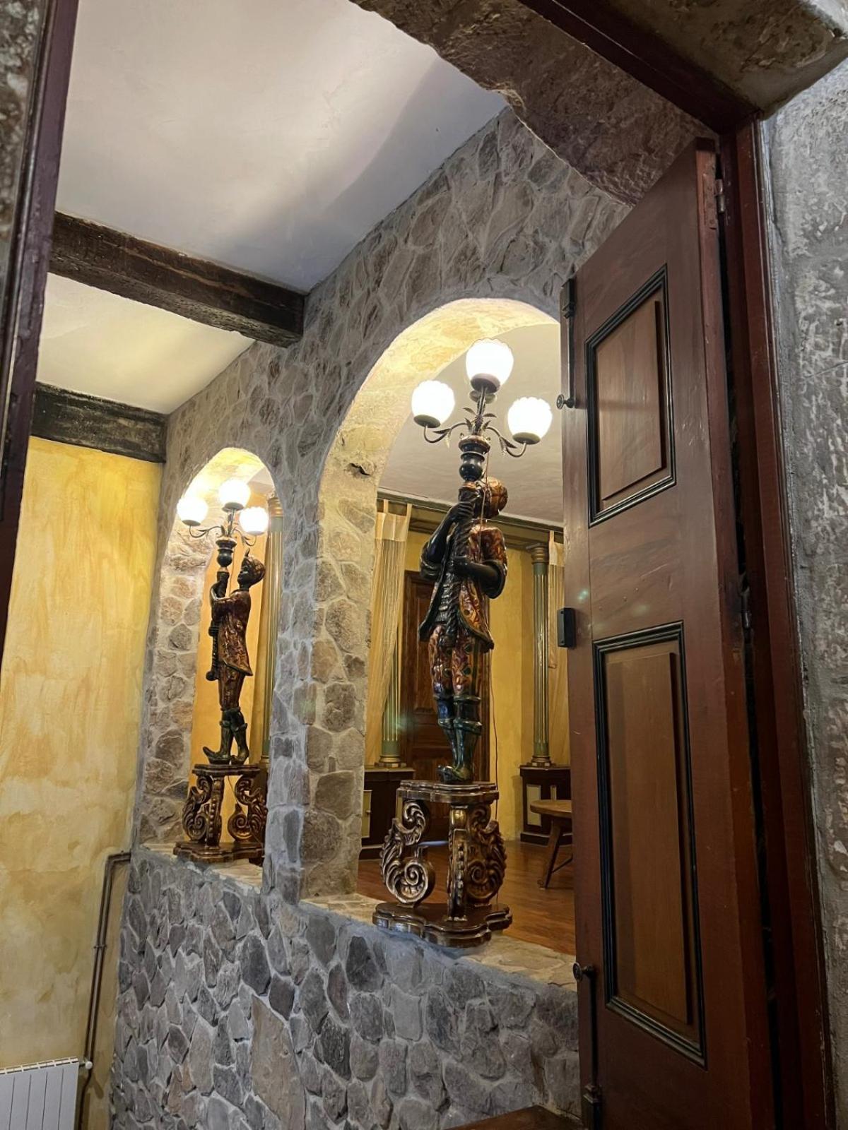 Palacio De Los Alvarado En Las Merindades El Ribero Luaran gambar