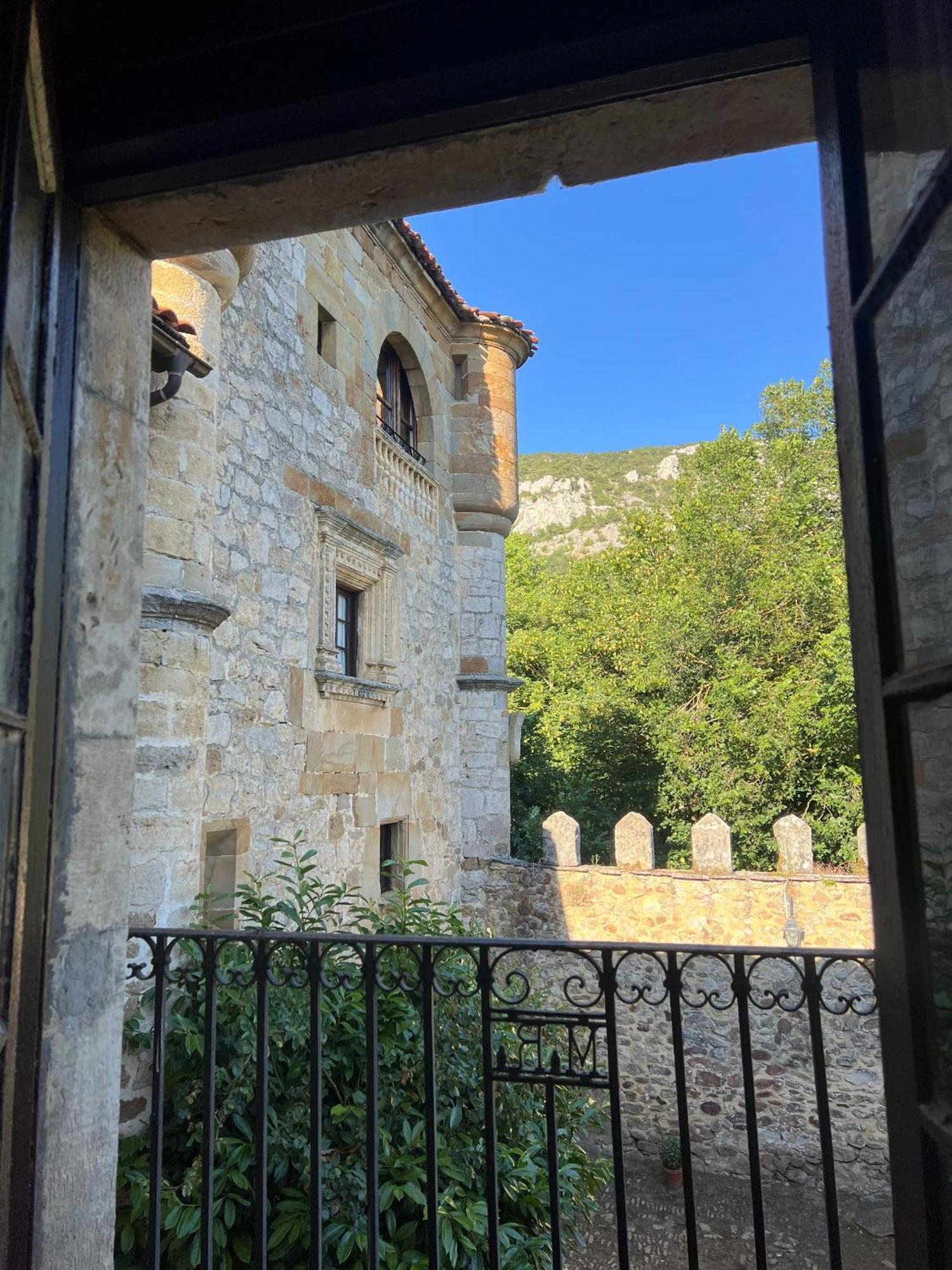 Palacio De Los Alvarado En Las Merindades El Ribero Luaran gambar