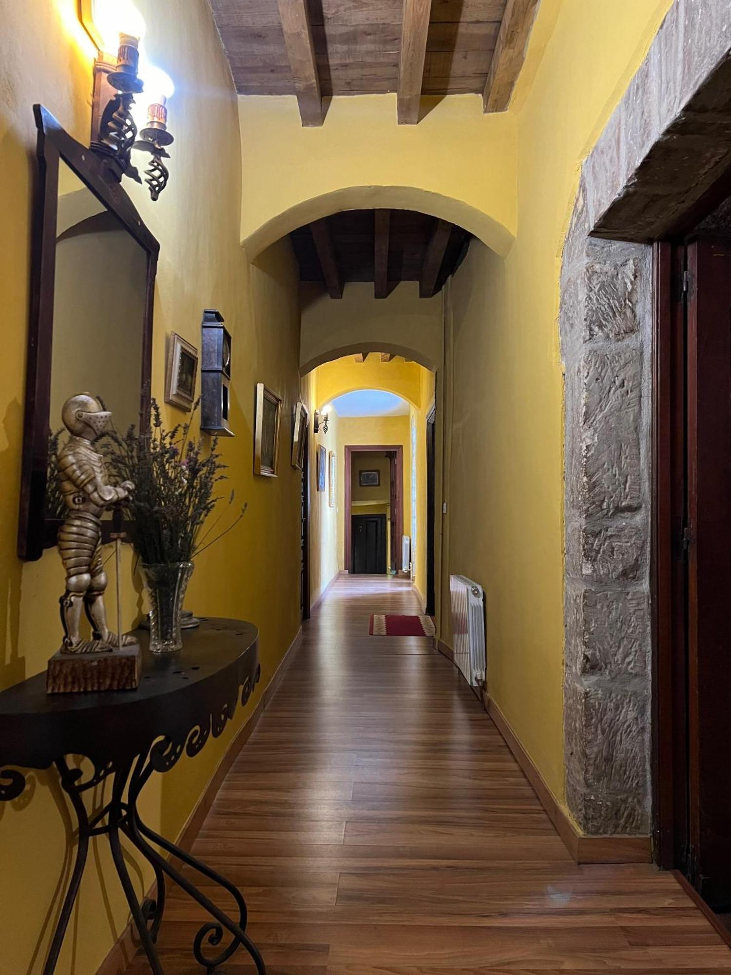 Palacio De Los Alvarado En Las Merindades El Ribero Luaran gambar